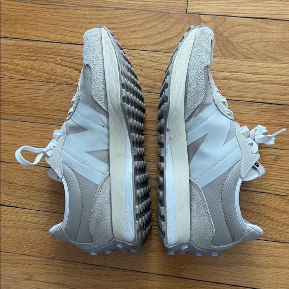 New Balance 327 Cream and White - Picture 6 of 6